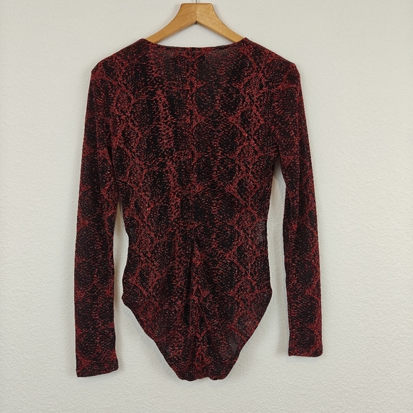 Desigual NWT Slim Fit Long Sleeve Cut Out V-neck Metallic Red Bodysuit Size M - Picture 13 of 15